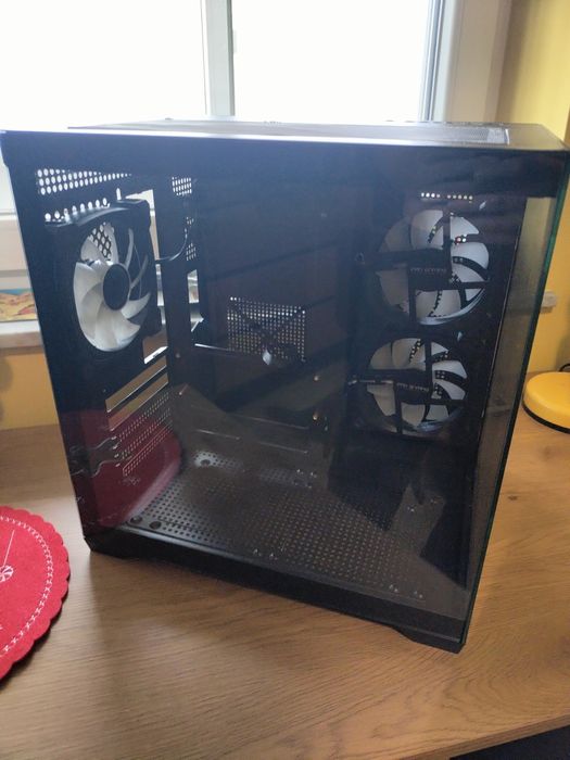Vând carcasa PC Pro Gaming Ambra
