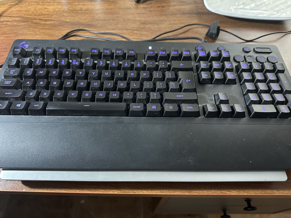 Tastatura Logitech G213
