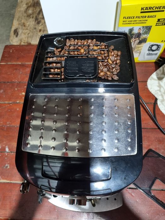 Aparat de cafea Delonghi magnifica S