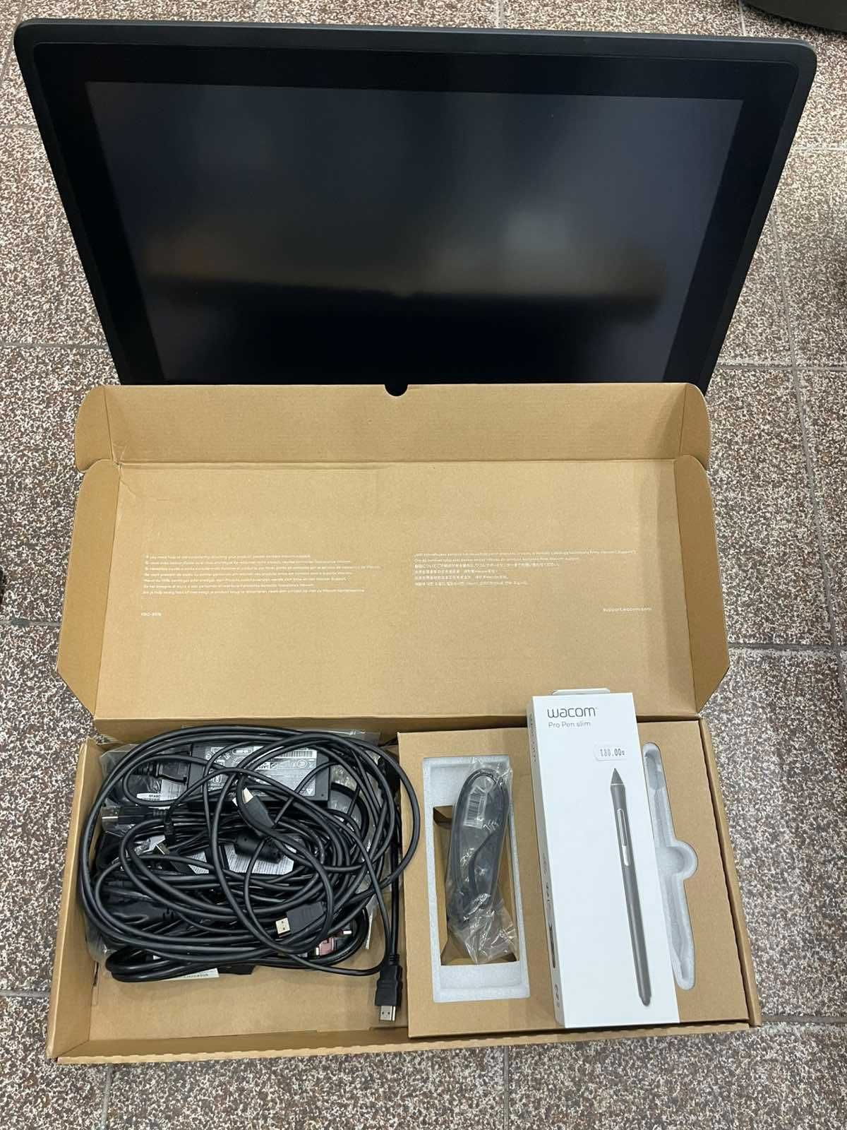 Графичен дисплей таблет Wacom Cintiq 22 DTK-2260K0A