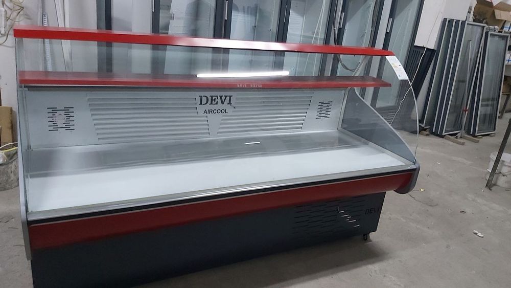 Скидка !!! Продается витринный холодильники.