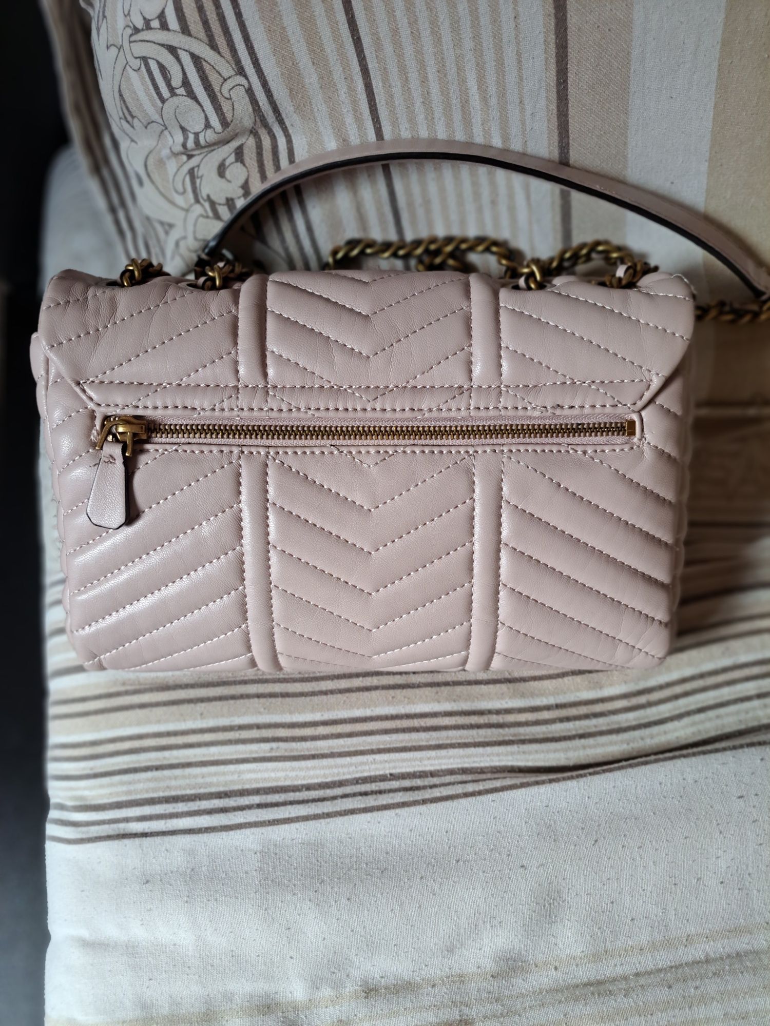 Оригинална чанта на Guess нова
