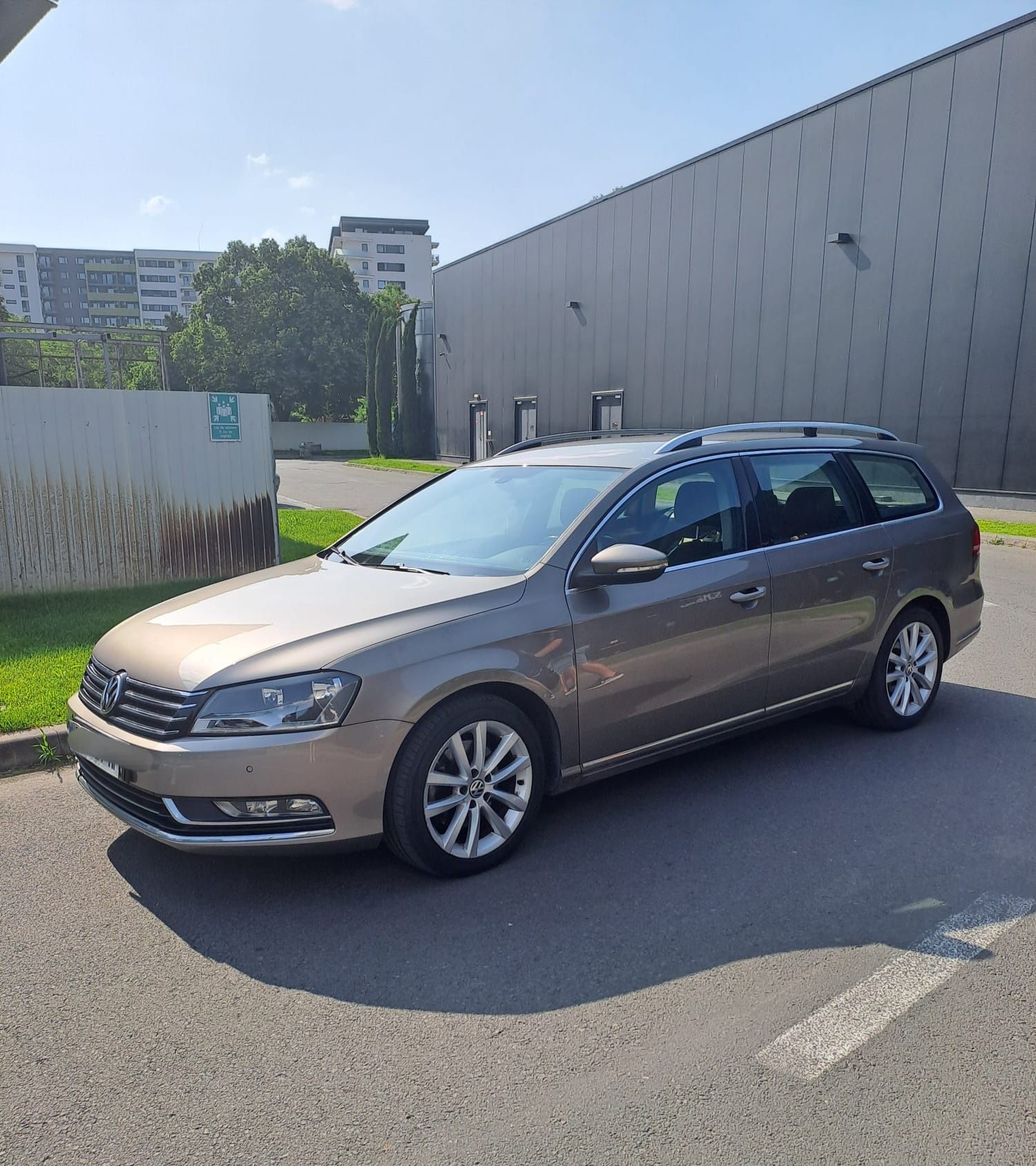Vând passat , Interior Piele Maro, Euro 5, (4×4)!!