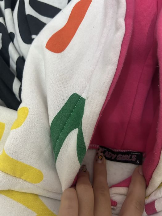 Цветно hoodie със символи