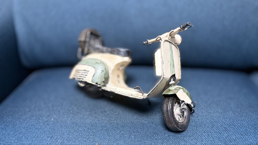 Macheta Scoter Vespa Tabla-Detalii F Bune-Anglia-25 cm-Citeste Anuntul