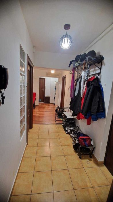 Apartament 3 camere in zona Lacul Tei langa parc ideal pentru familie