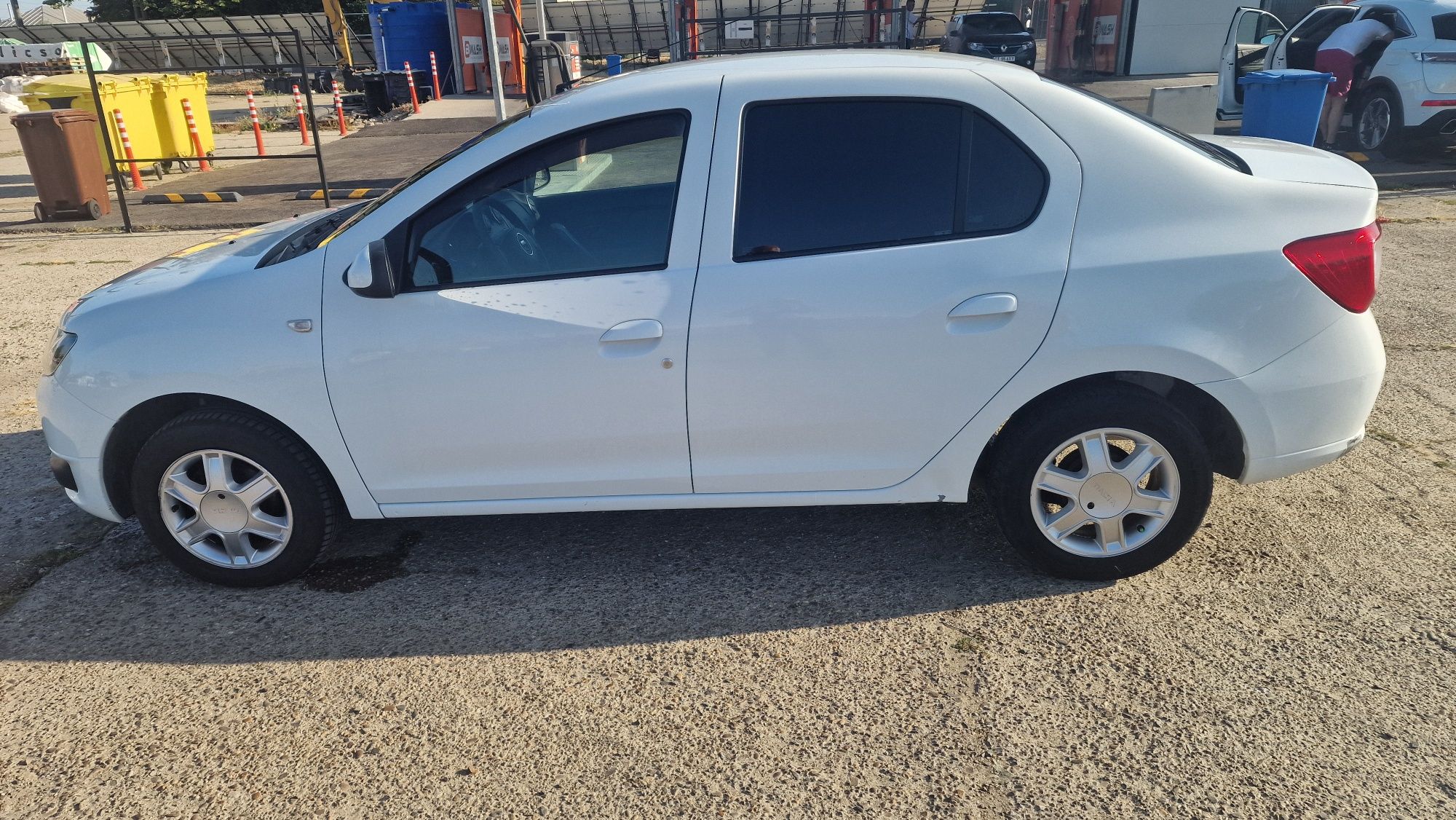 Vând Dacia Logan