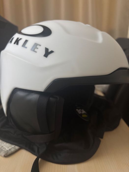 Oakley MOD3 бяла каска helmet