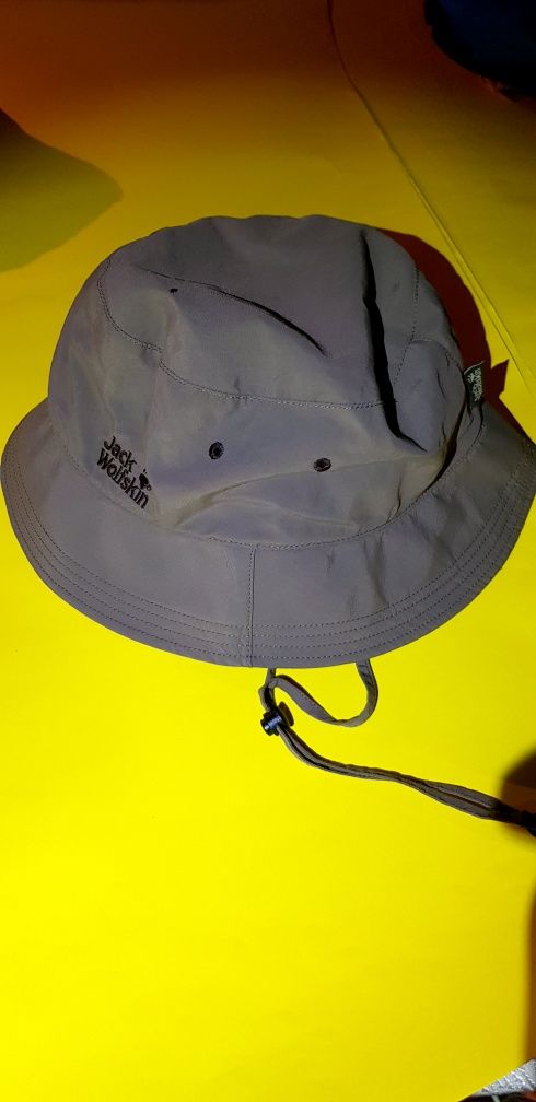 Шапки    Nike  jack wolfskin