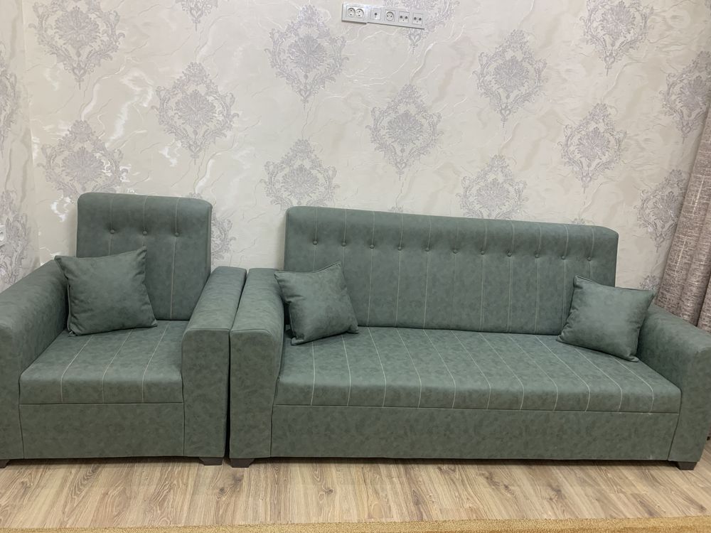 Продается диван и 2 кресла новые