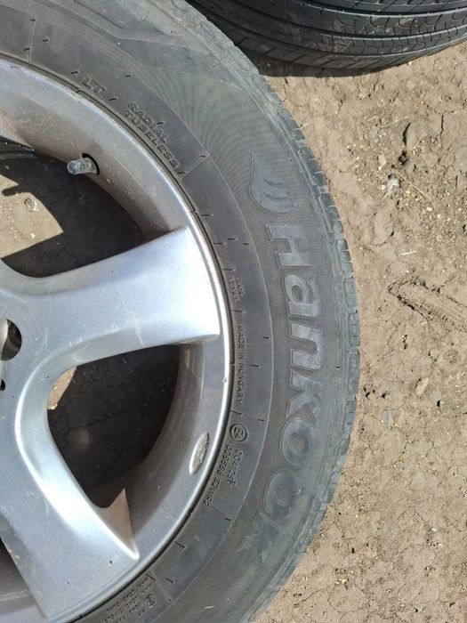 Vînd anvelope   205 65 r16 c