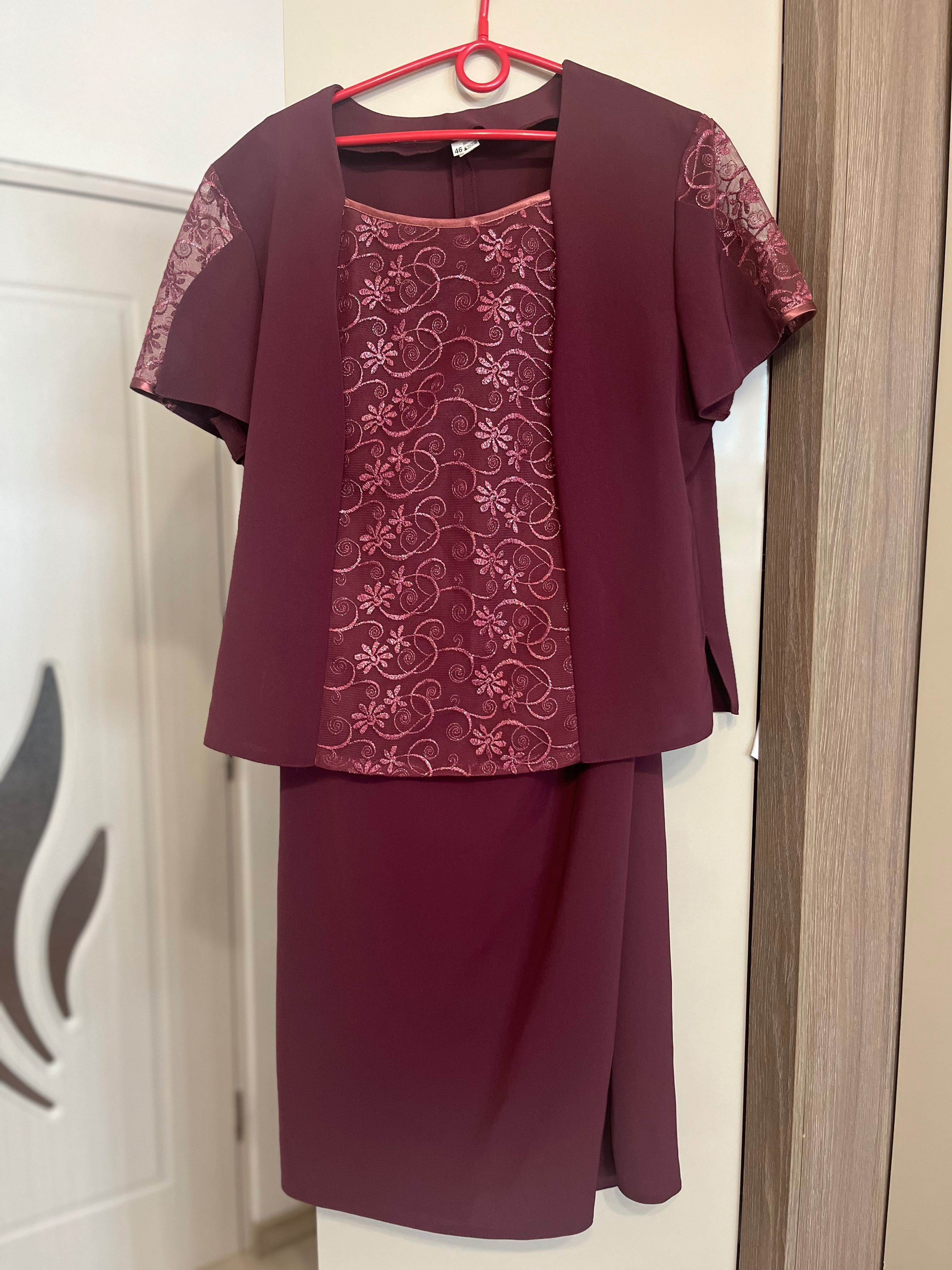Costum de vanzare