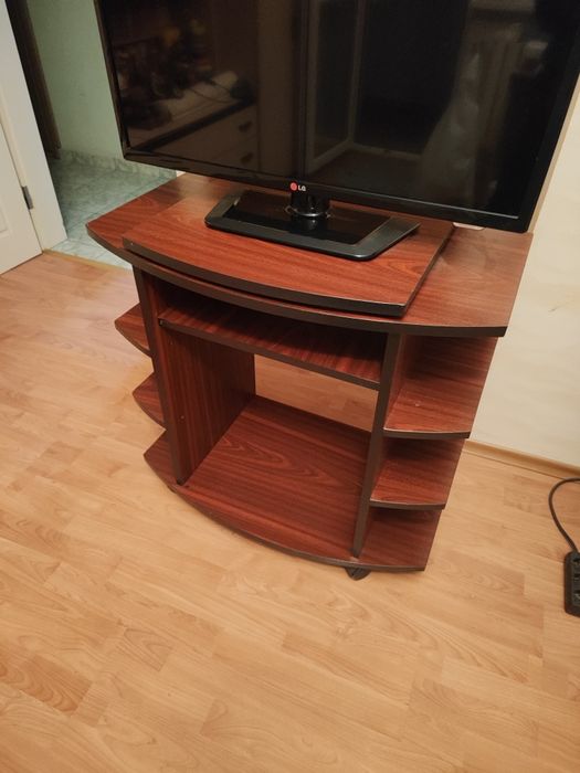 ТВ шкаф в цвят бордо