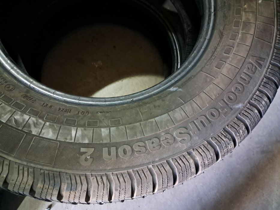 Anvelope second iarna 225 75 R16C Continental