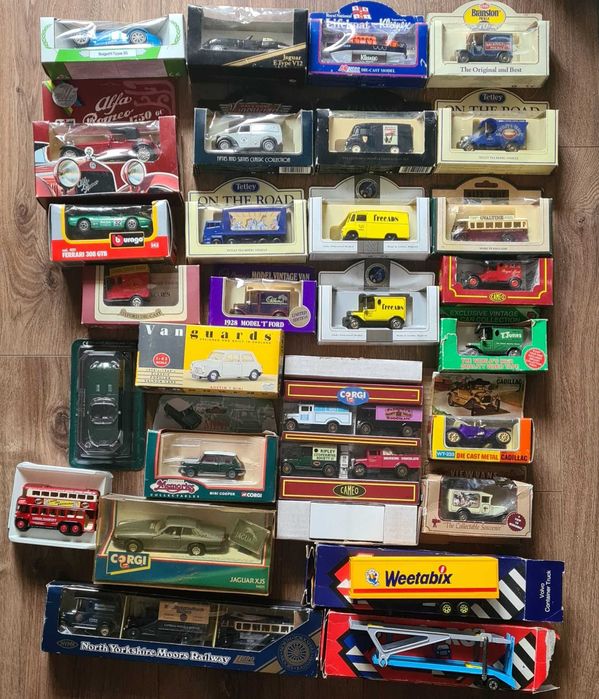 Стари ретро оригинални английски колички Corgi Lledo