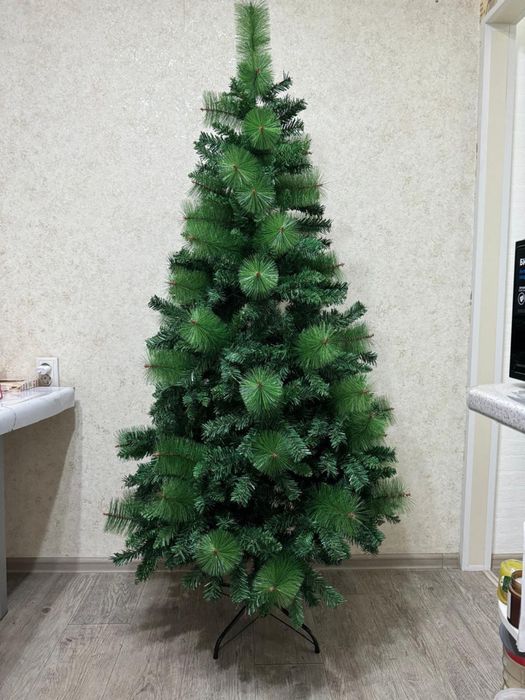 Елка 180 см, новая, в коробке, продаю не дорого, можно еще распушить..