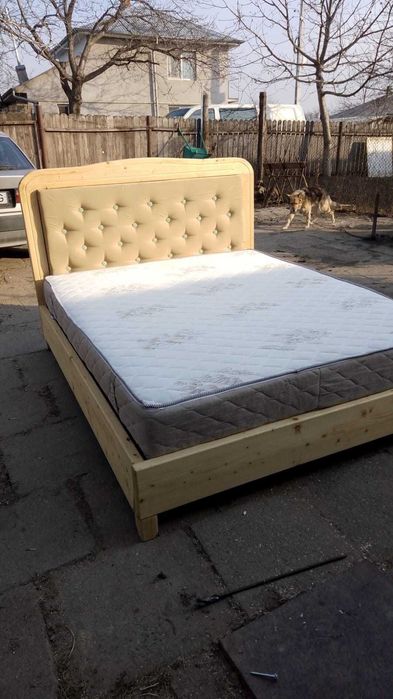 Pat de lem masiv cu somiera si saltea