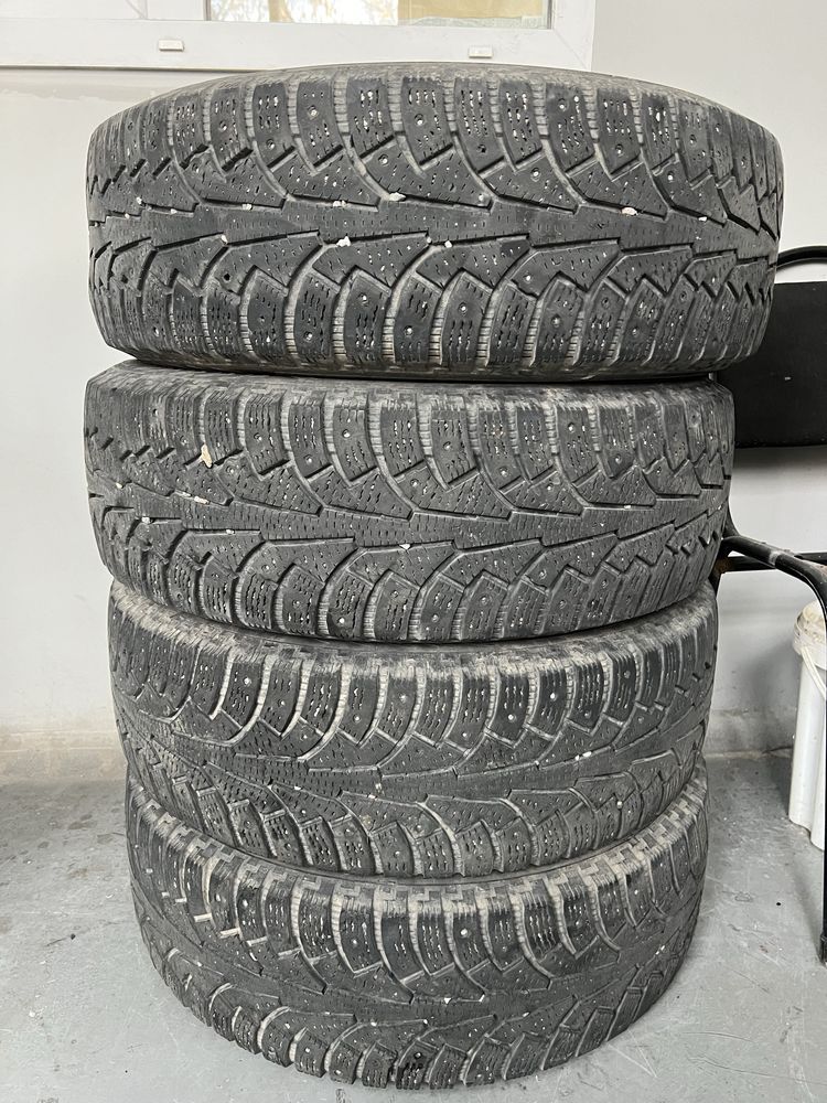 Продам резину Зима 225/65R17 nokian