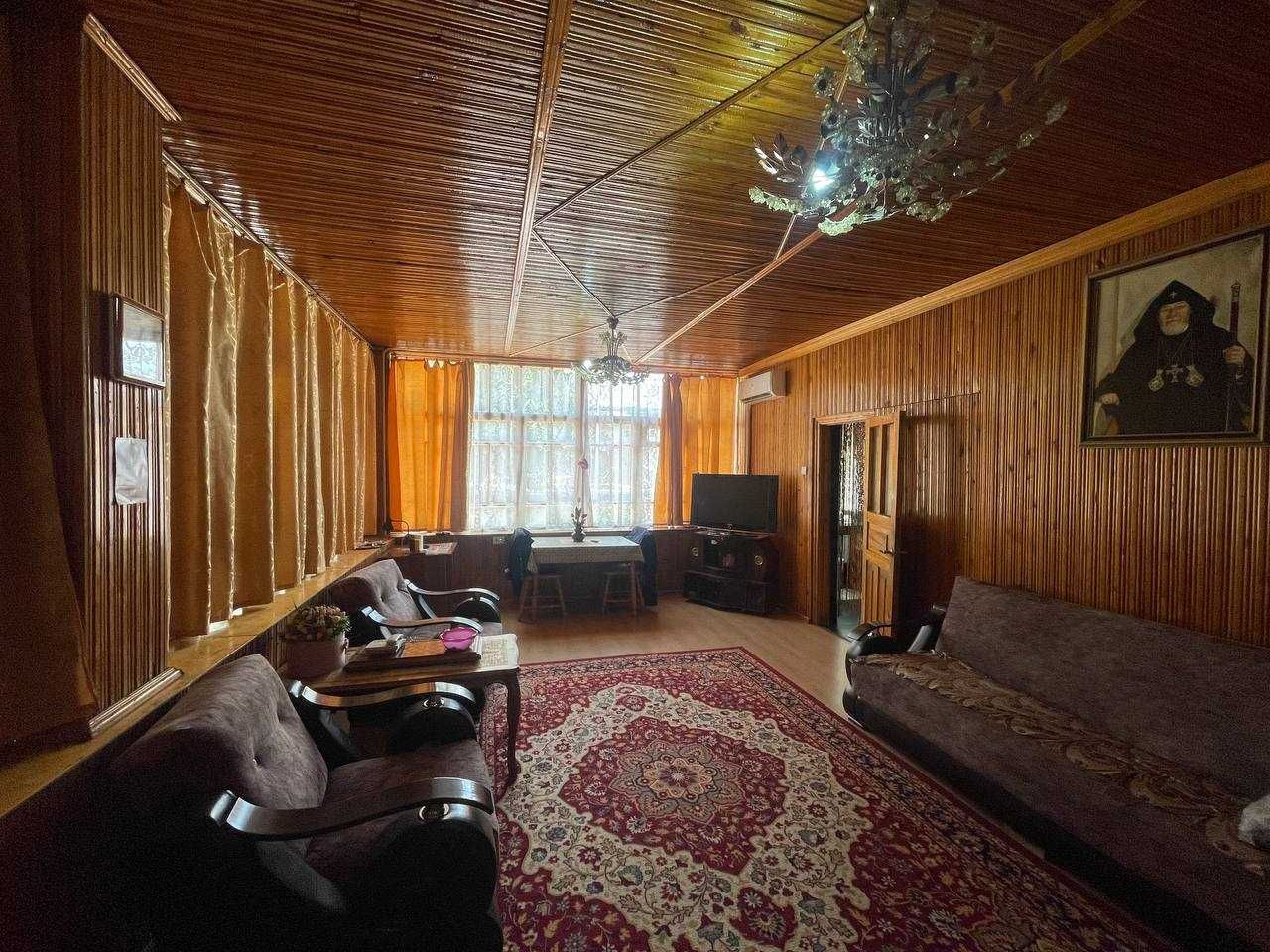 Продается 2-этажный дом в центре Самарканда