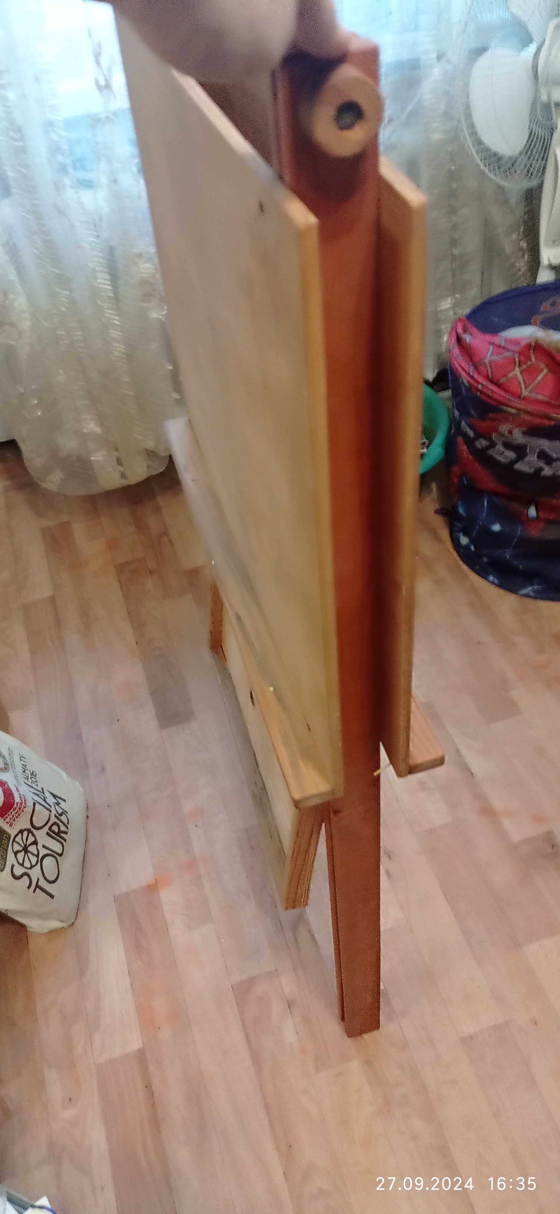 Мольберт       .