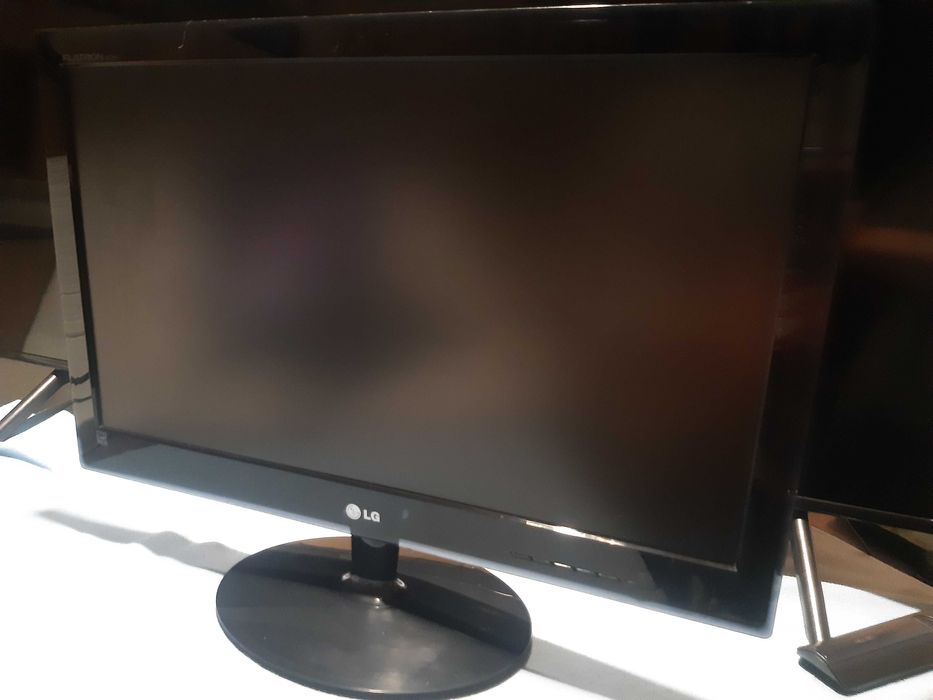 23’’ Full HD LED LCD Monitor LG E2340T