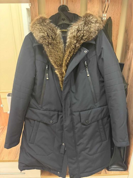 Продам зимнюю куртку в отличном состоянии