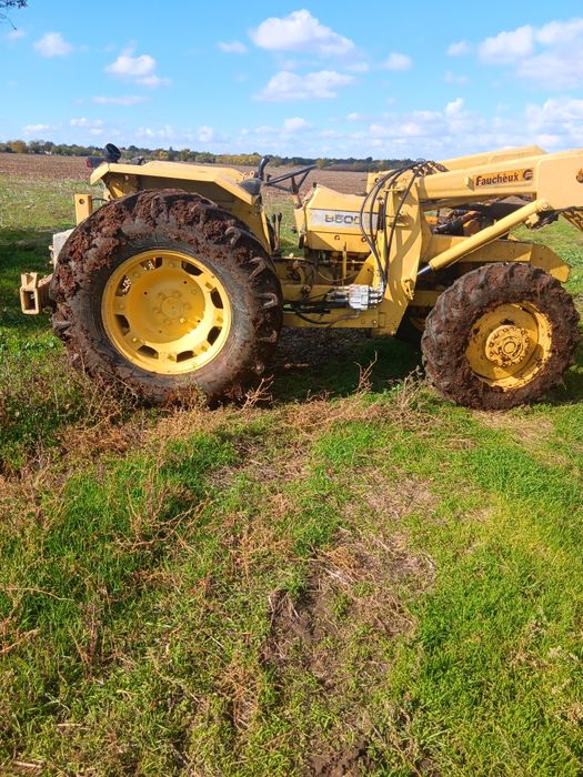 Vand Tractor cu incarcator frontal