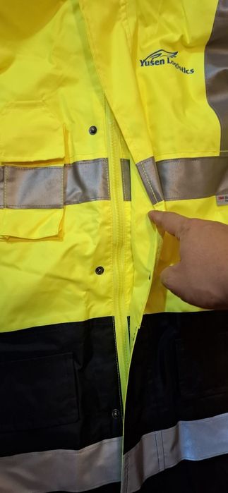 Geaca reflectorizanta cu gluga masura M