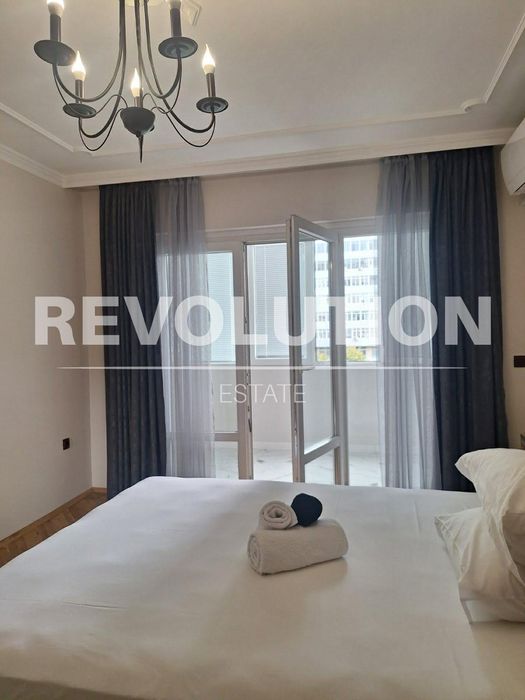 Тристаен апартамент в района на Цветен квартал!