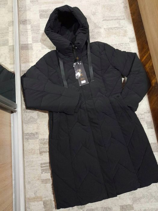 Vând geci lungi groase de iarna pentru femei