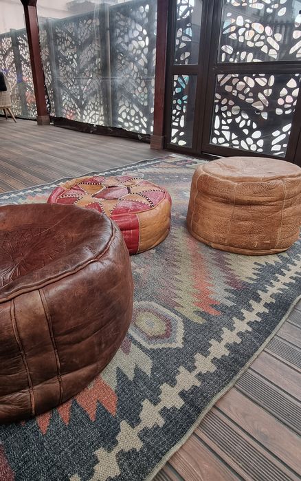 Pufuri/tabureti din piele naturală, mese, saltele in stil turcesc