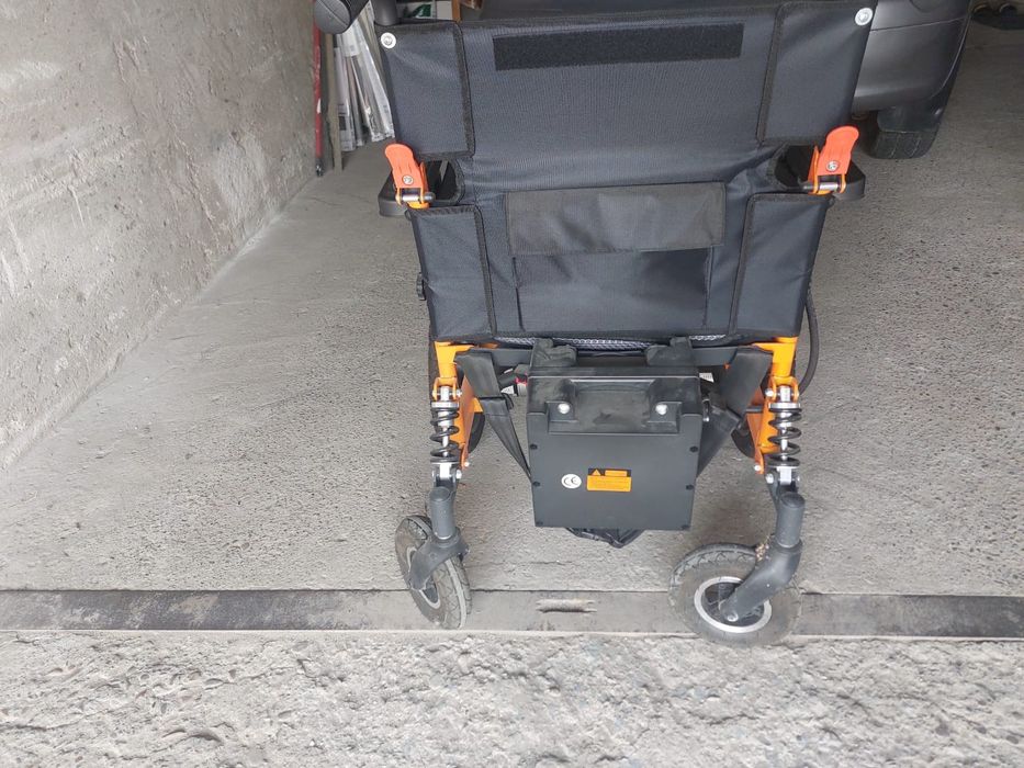 Carucior invalizi electric tracțiune față