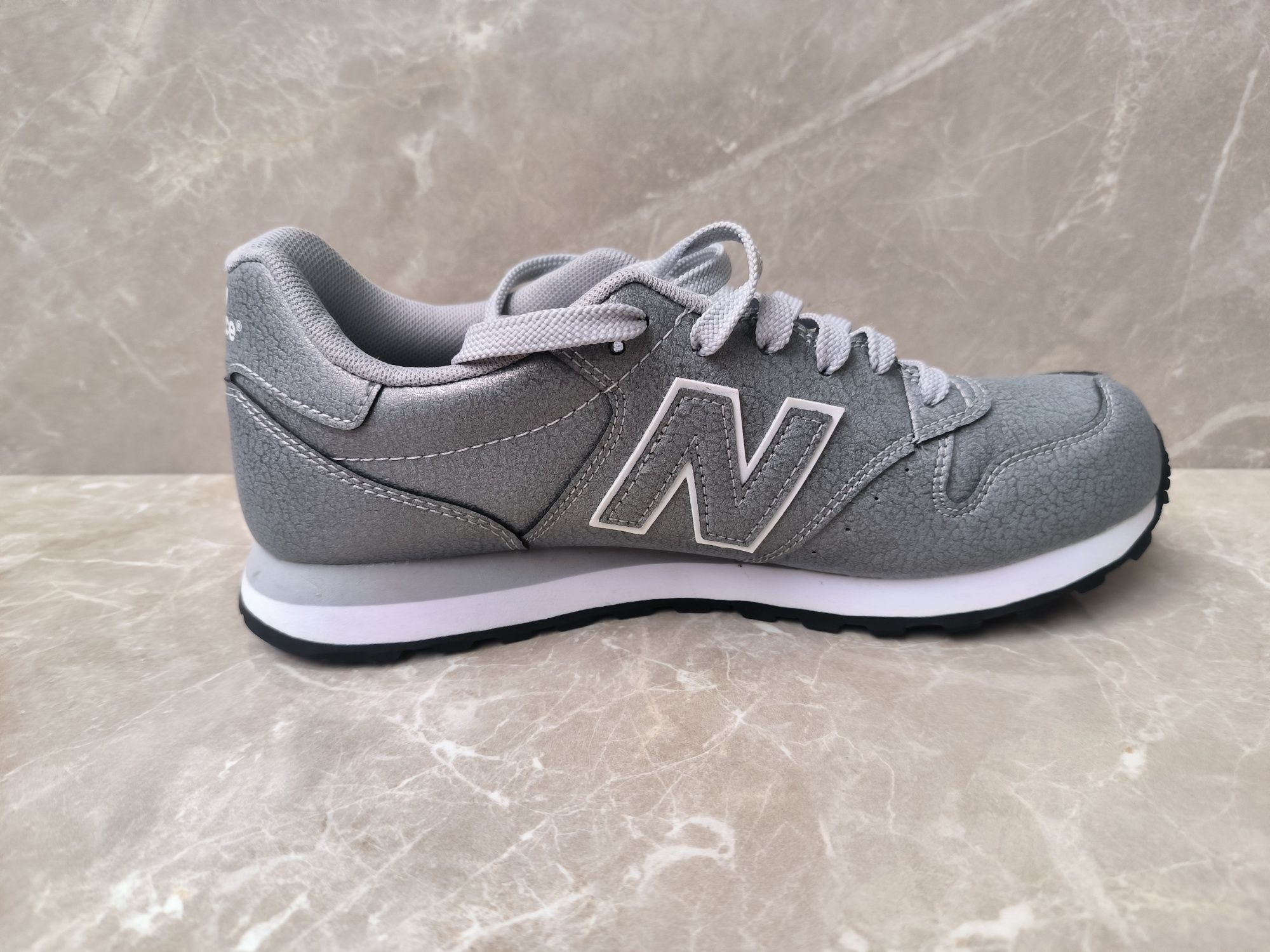Сникърси New Balance номер 39