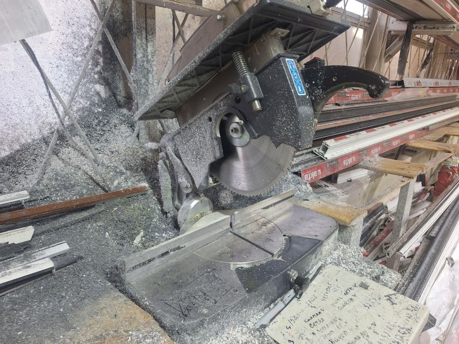 Продается оборудование для  сборки пластиковых рам