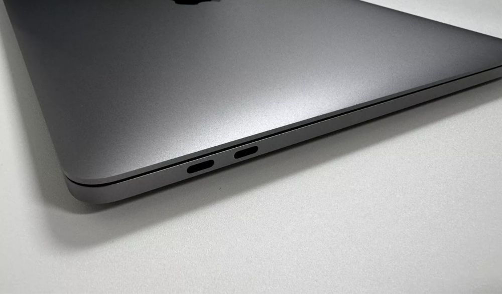 MacBook Pro Retina 2023 / 24GB ram / 1TB ssd / procesor Apple M2