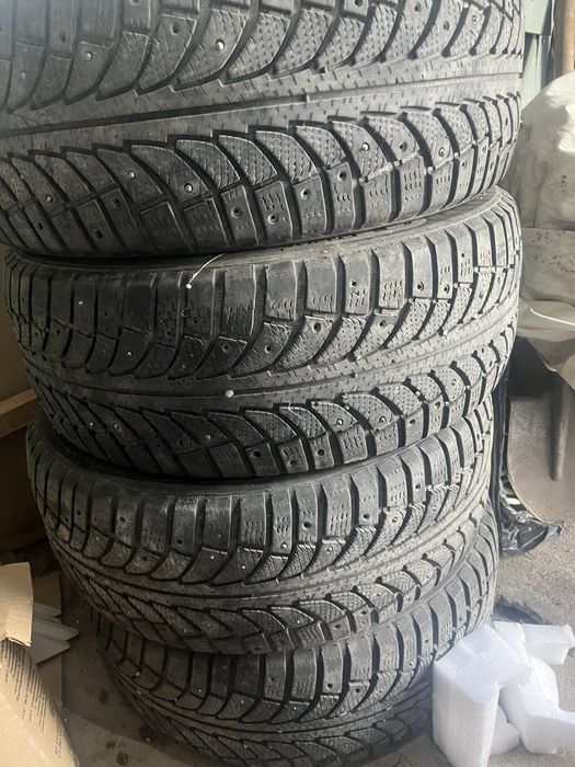 Продам зимнюю резину r18 235/55