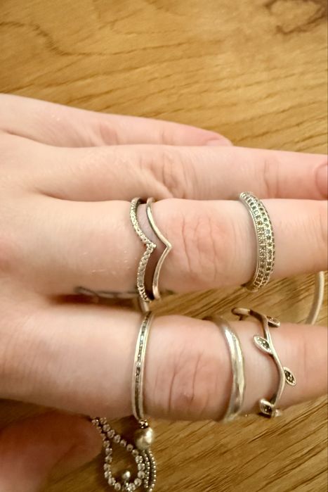 Сребърни гривни и пръстени PANDORA