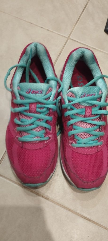 Маратонки ASICS  36 номер
