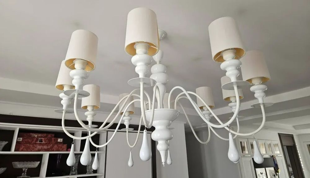 Продам большую, модную люстру