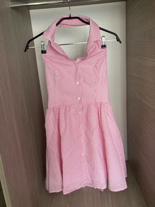 Нова розова рокля с гол гръб