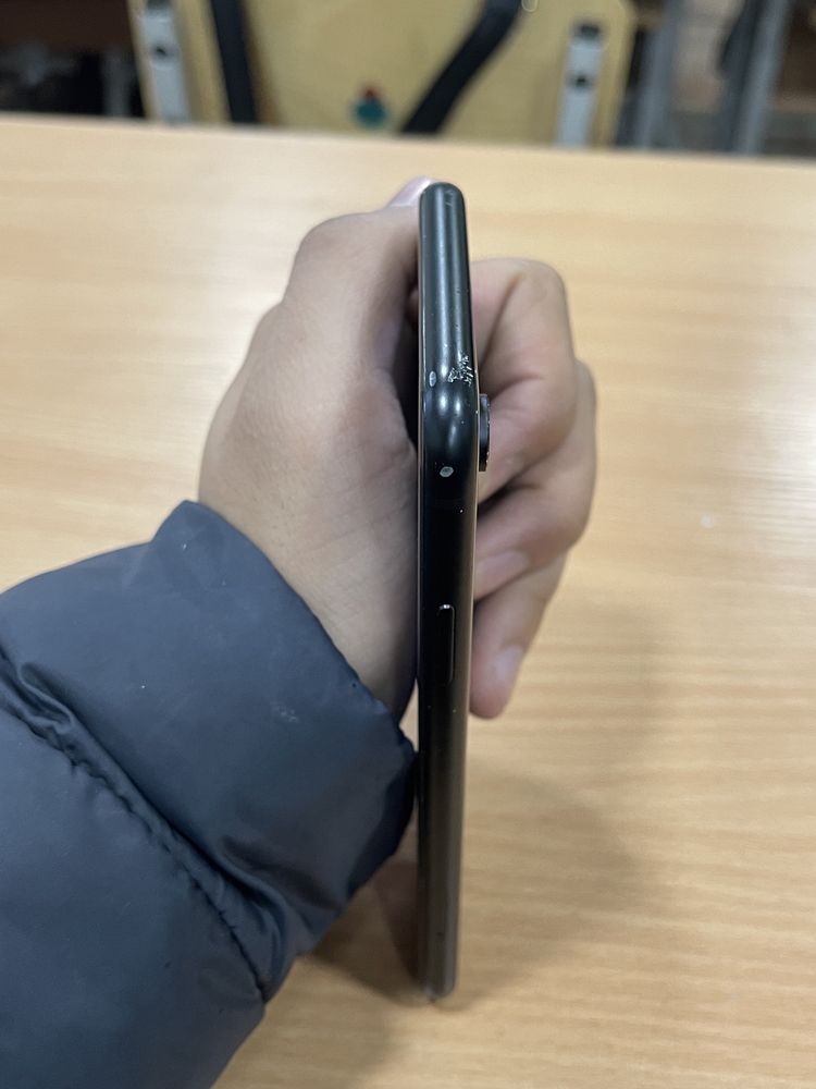 iphone xr rangi qora