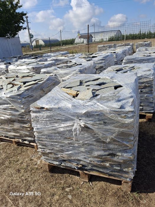 Vând piatra naturala asiguram montaj și transport