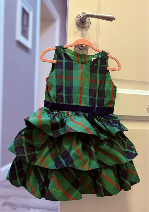 Продается пышное нарядное платье на 1,5 года