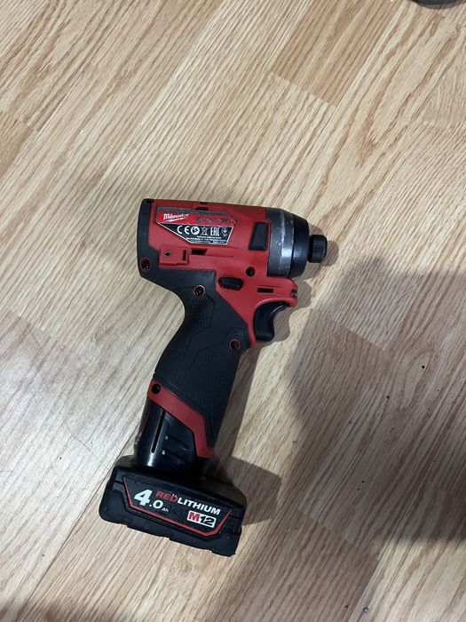 Vand filetanta cu impact milwaukee m12 fid