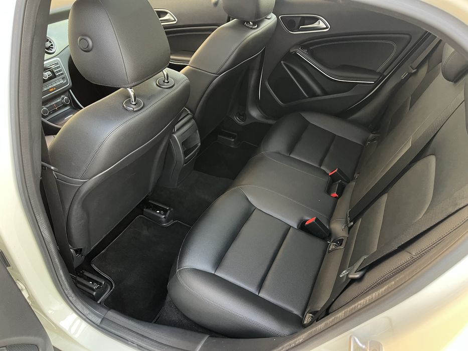 GLA200 motor 1.6 benzina 156 cp  *Automat *Panoramic