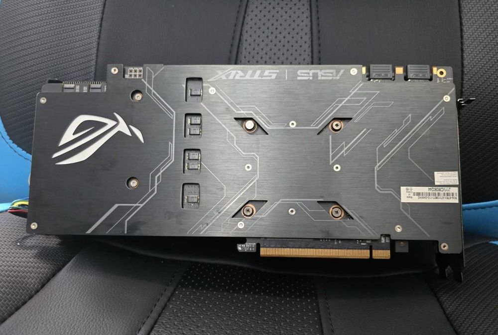 Placă video ASUS GeForce GTX 1080 Ti ROG STRIX de 11GB DDR5X 352-bit