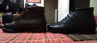 нови черни и кафяви обувки