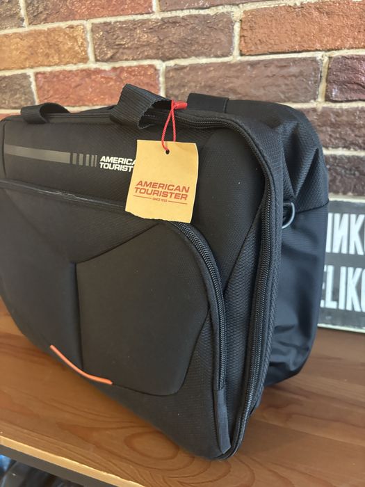 Нова American Tourister чанта за ръчен багаж с етикет