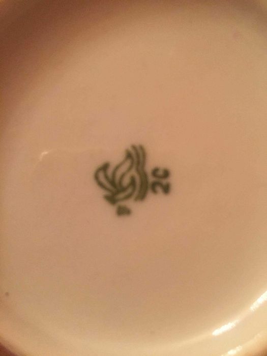 2 сервиза  чайных и 1 кофейный каждый на 6 персон отделка золотом