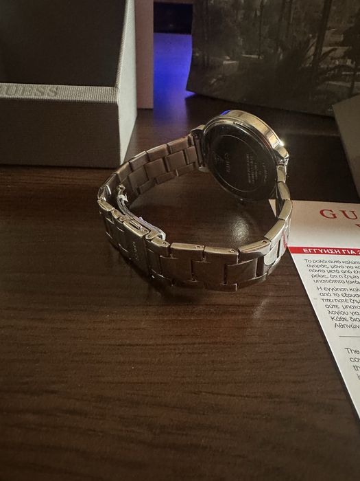 Дамски сребърен часовник Guess